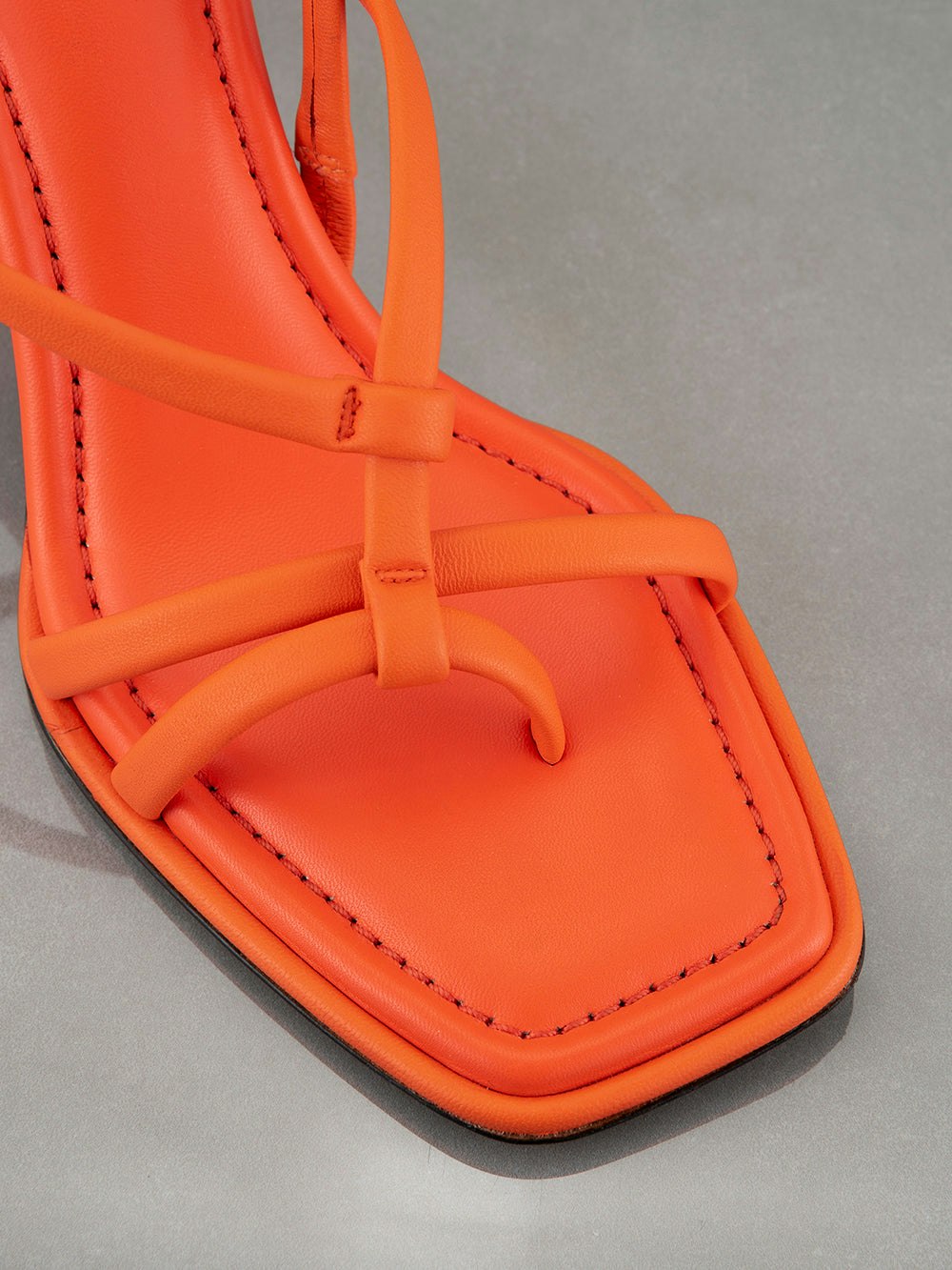 shoe detail view alt:size alt:fit1